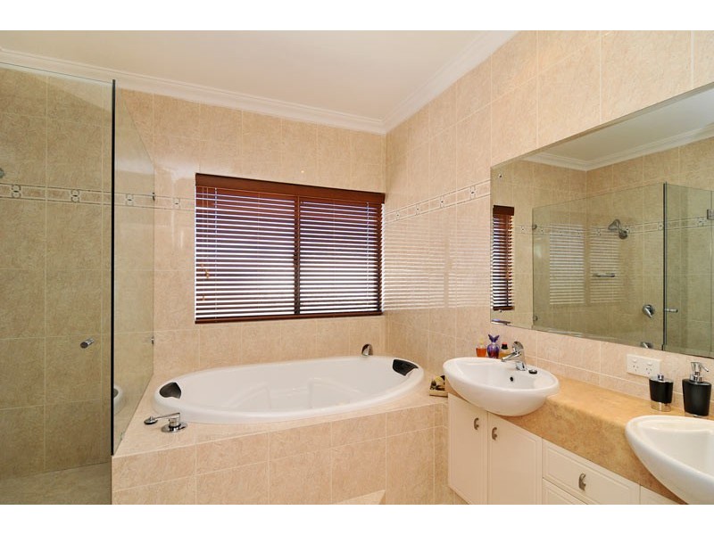 5A Pinnace Court, Halls Head WA 6210