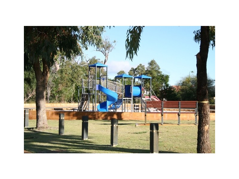 18 Nellie Green, Dudley Park WA 6210