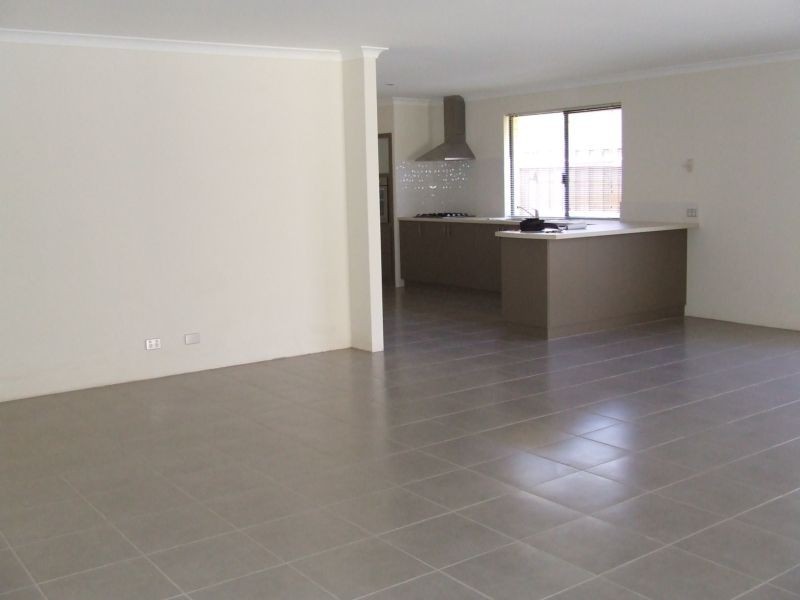 253 Peelwood Parade, Halls Head WA 6210