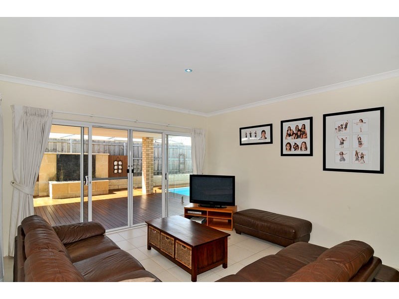 229 Peelwood Parade, Halls Head WA 6210