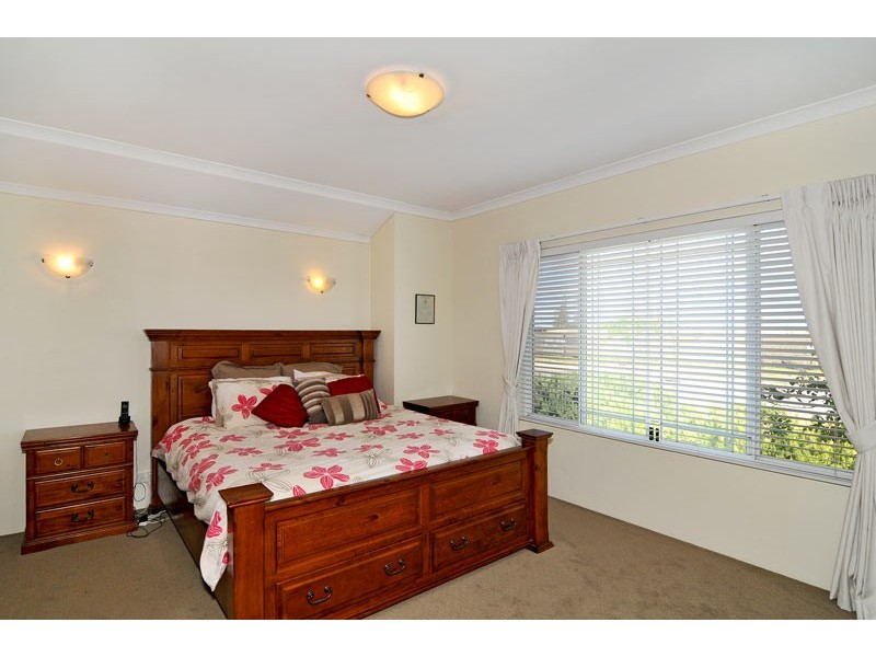 229 Peelwood Parade, Halls Head WA 6210