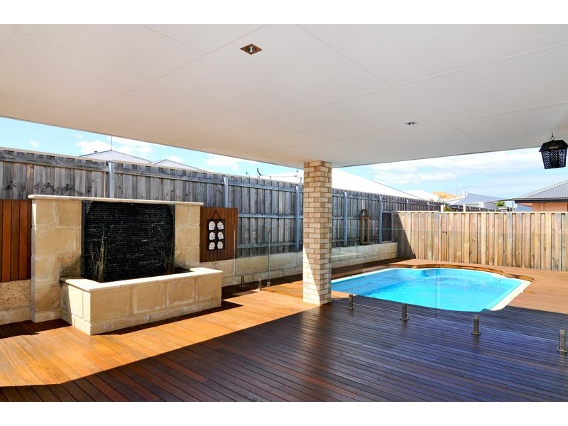 229 Peelwood Parade, Halls Head WA 6210