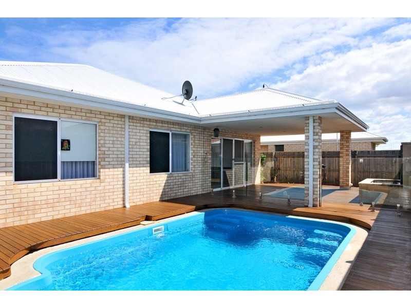 229 Peelwood Parade, Halls Head WA 6210