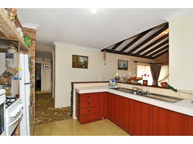 194 Mclarty Road, Halls Head WA 6210