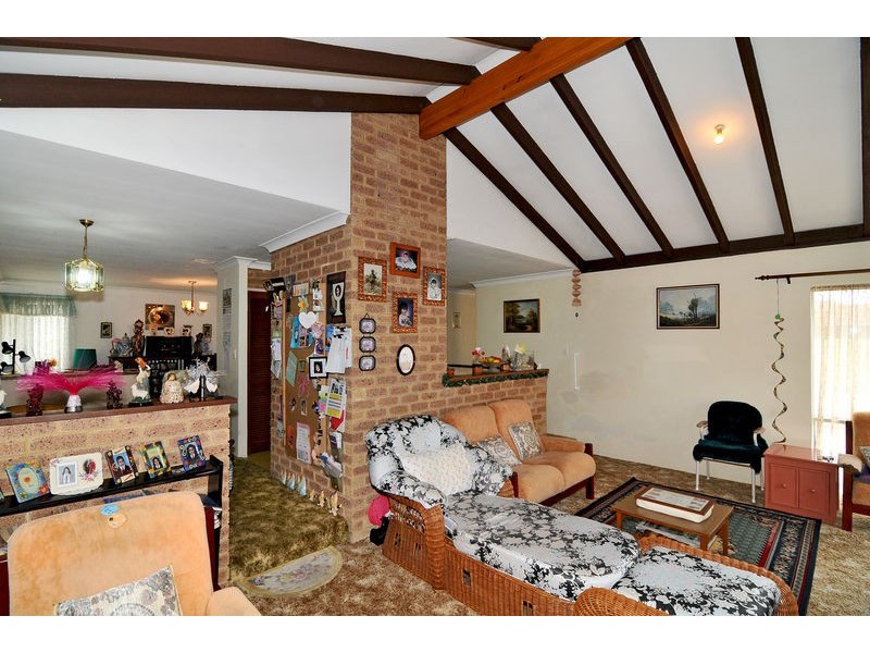 194 Mclarty Road, Halls Head WA 6210