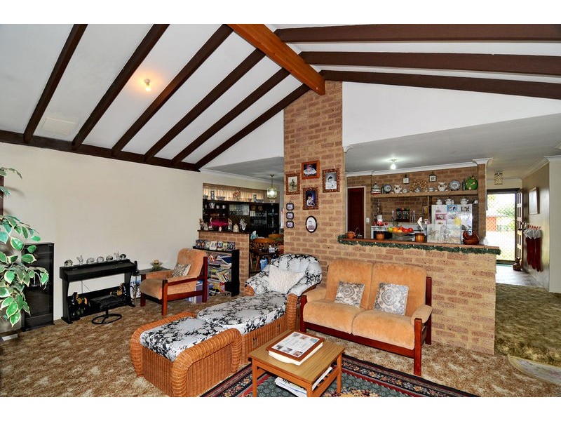 194 Mclarty Road, Halls Head WA 6210