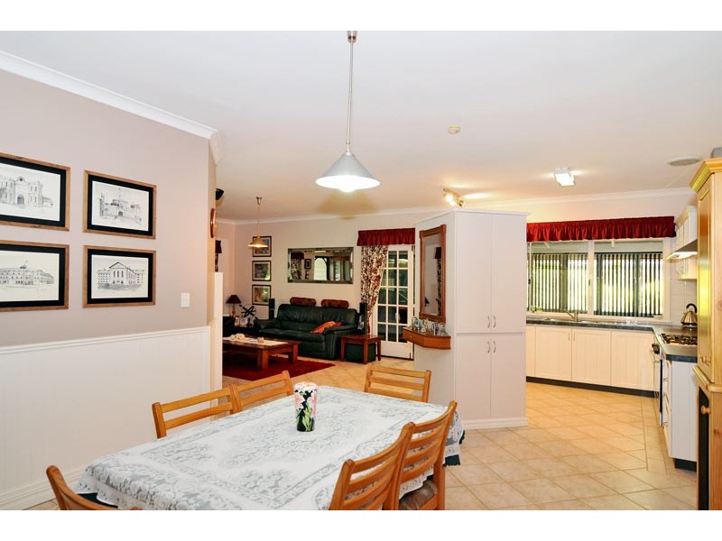 28 Woodview Way, Barragup WA 6209