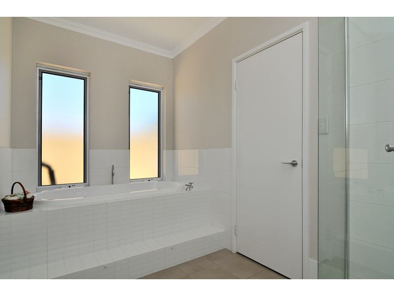 29 Addingham Blvd, Madora Bay WA 6210