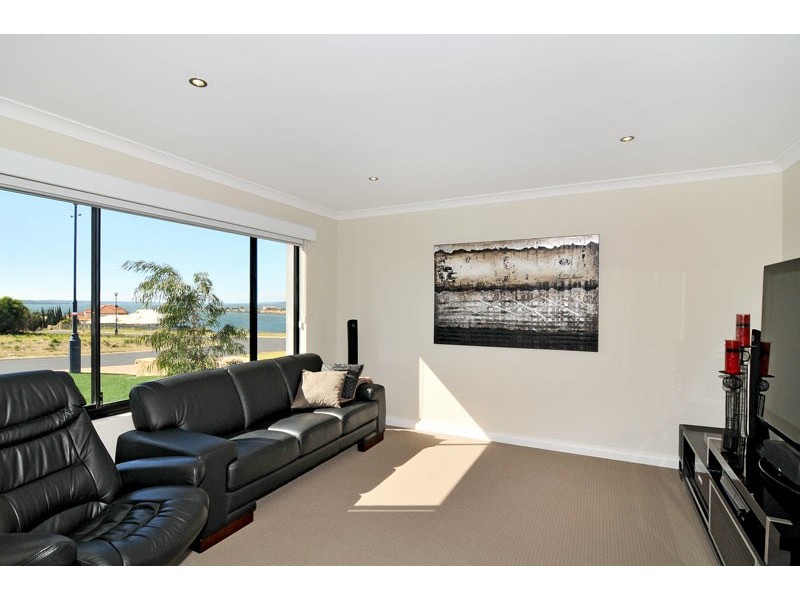 9 Spoonbill Retreat, Wannanup WA 6210