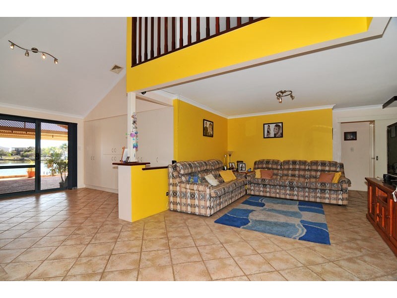 28 Wellya Crescent, South Yunderup WA 6208