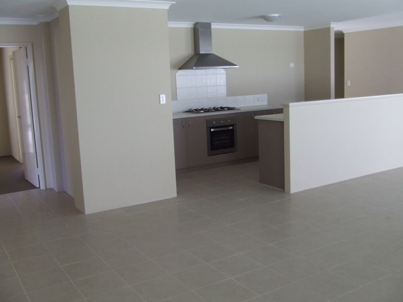 33 Oakwood Gate, Meadow Springs WA 6210