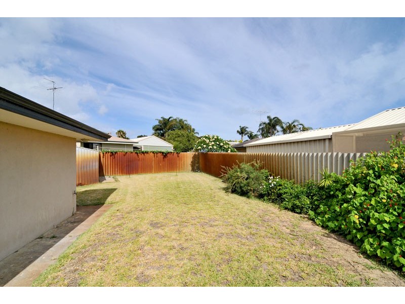 1 Talwood Place, Halls Head WA 6210