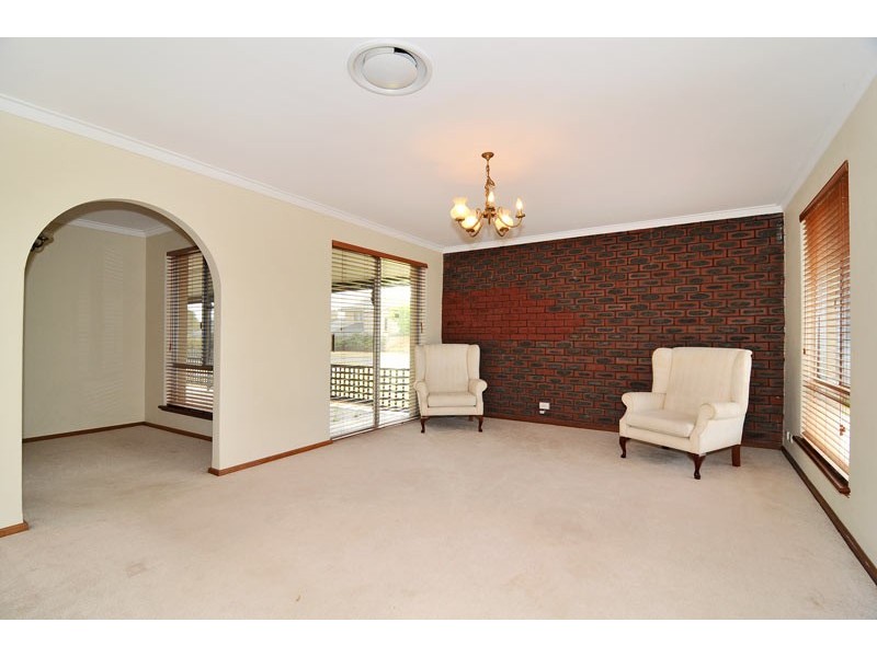 1 Talwood Place, Halls Head WA 6210
