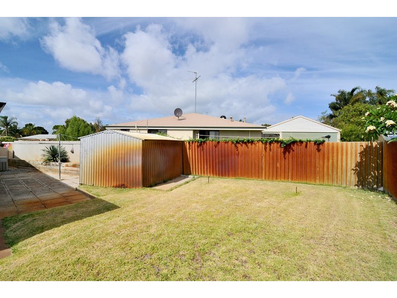 1 Talwood Place, Halls Head WA 6210