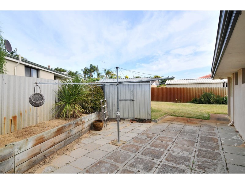 1 Talwood Place, Halls Head WA 6210