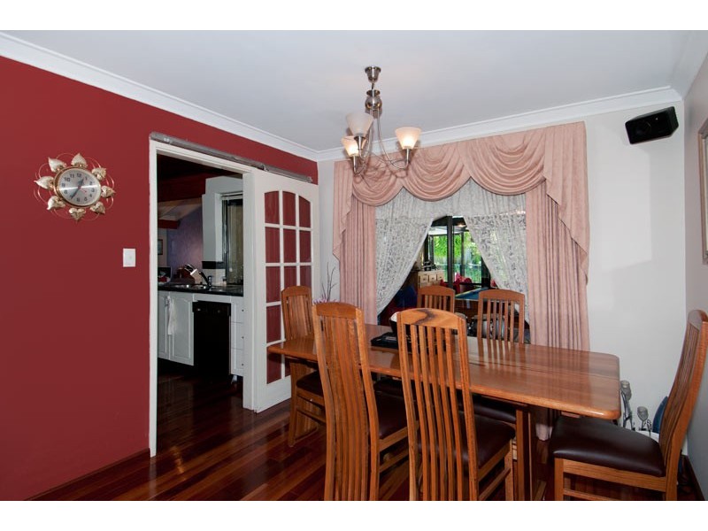 18 Oaklands Avenue, Halls Head WA 6210