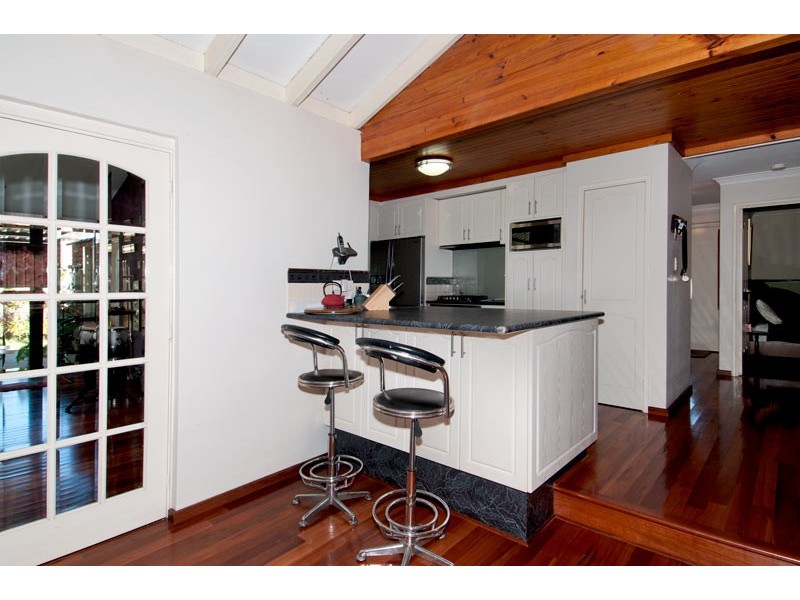 18 Oaklands Avenue, Halls Head WA 6210