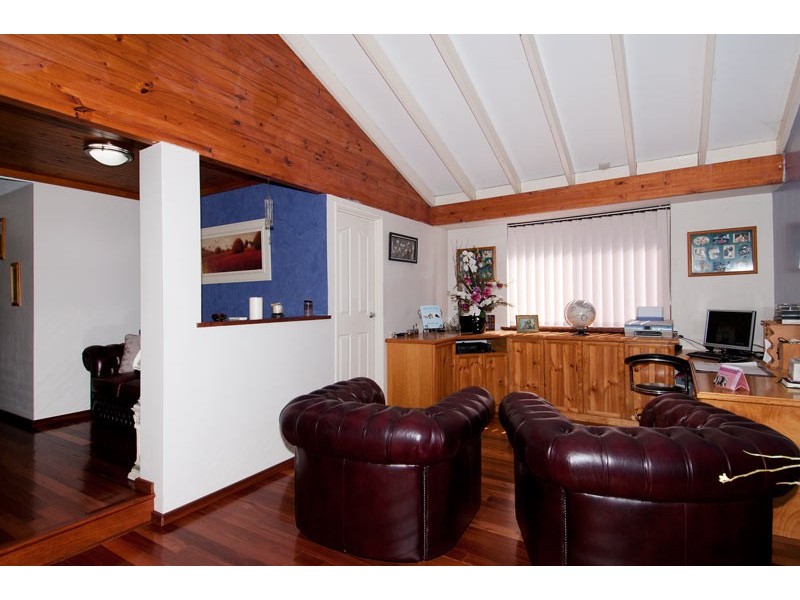 18 Oaklands Avenue, Halls Head WA 6210