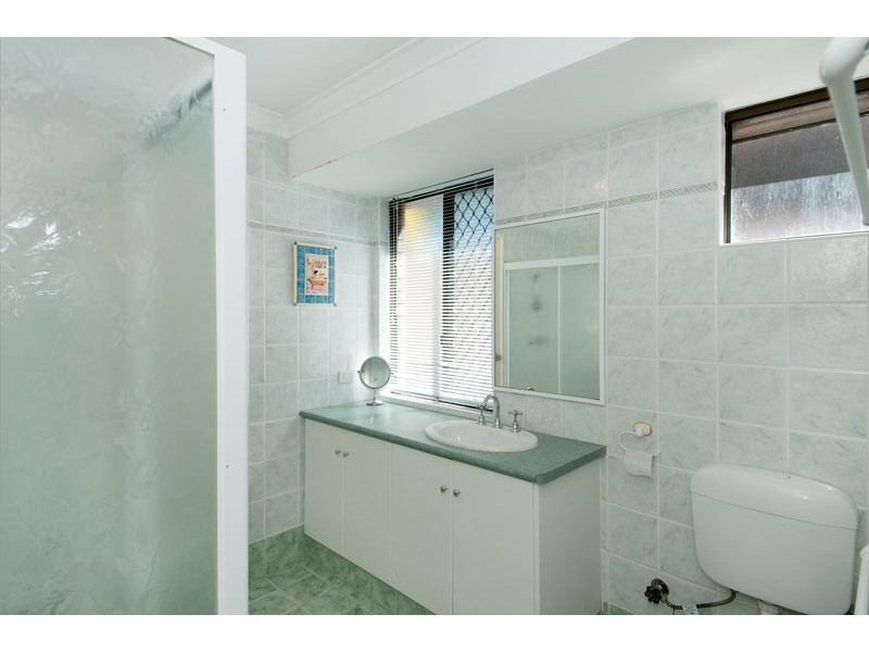 18 Oaklands Avenue, Halls Head WA 6210