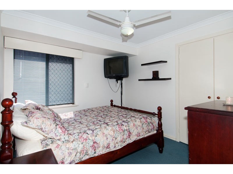 18 Oaklands Avenue, Halls Head WA 6210