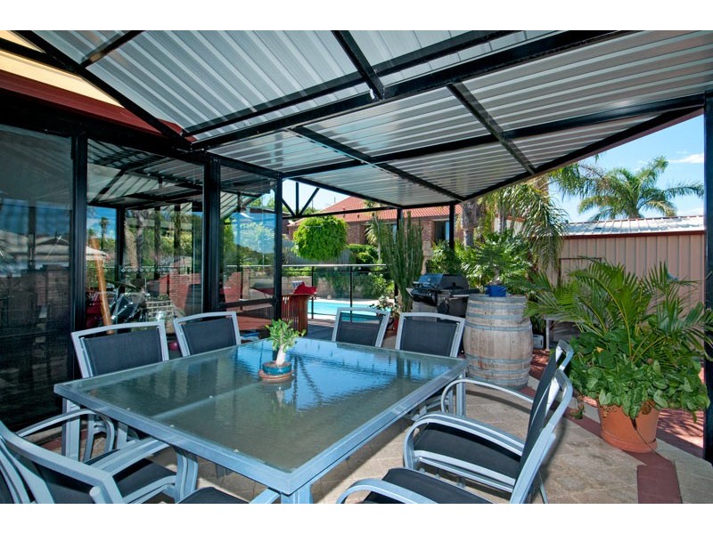 18 Oaklands Avenue, Halls Head WA 6210