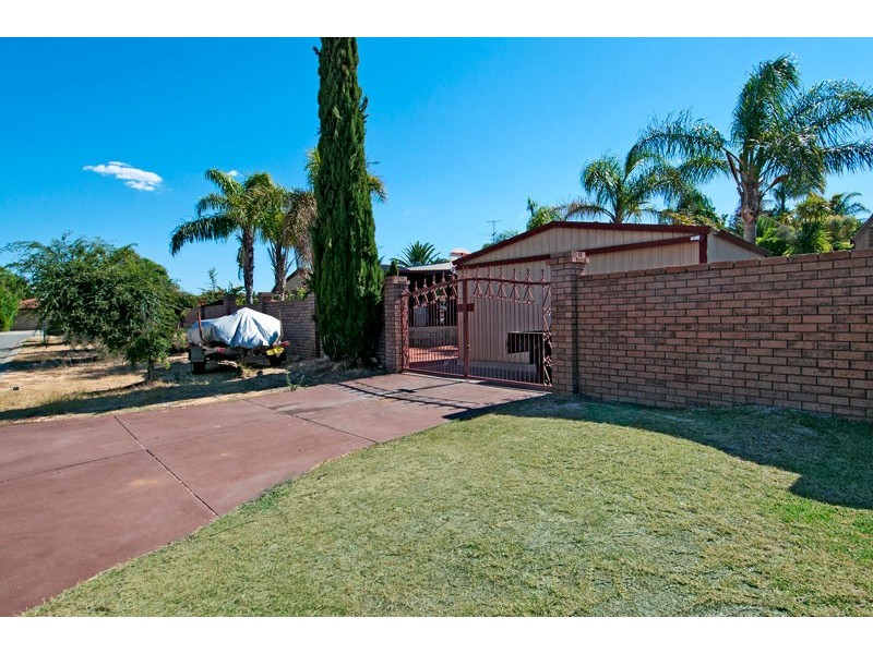 18 Oaklands Avenue, Halls Head WA 6210