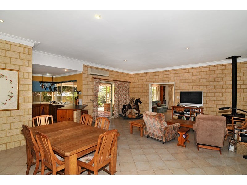 11 Jannali Way, San Remo WA 6210