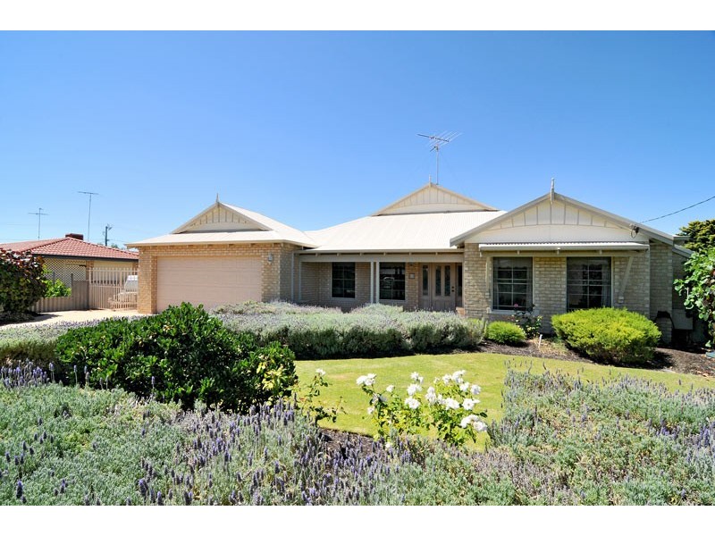 11 Jannali Way, San Remo WA 6210