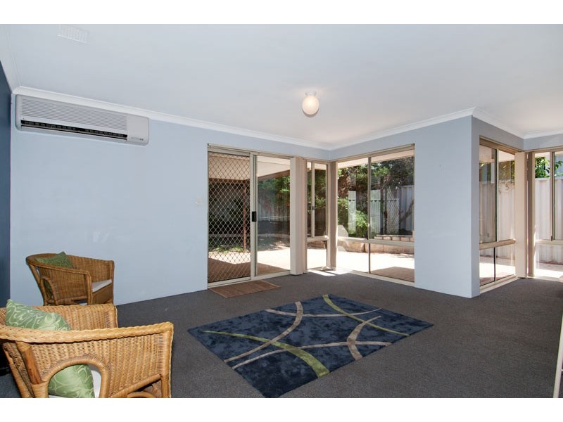 2/10 Coppercups Place, Halls Head WA 6210