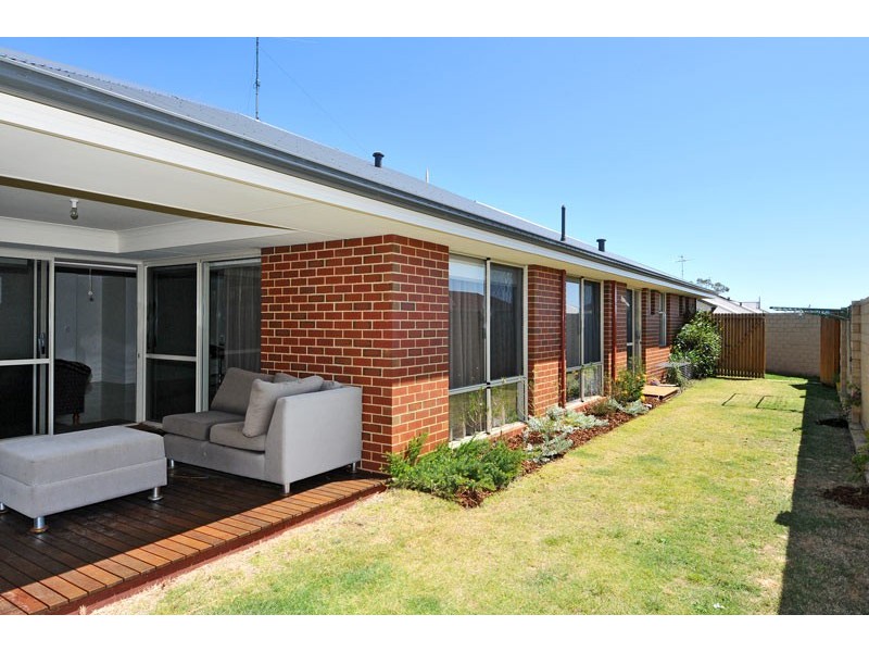 1 Varia Way, Halls Head WA 6210