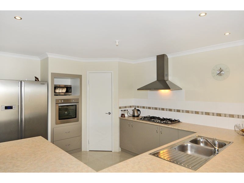 1 Varia Way, Halls Head WA 6210