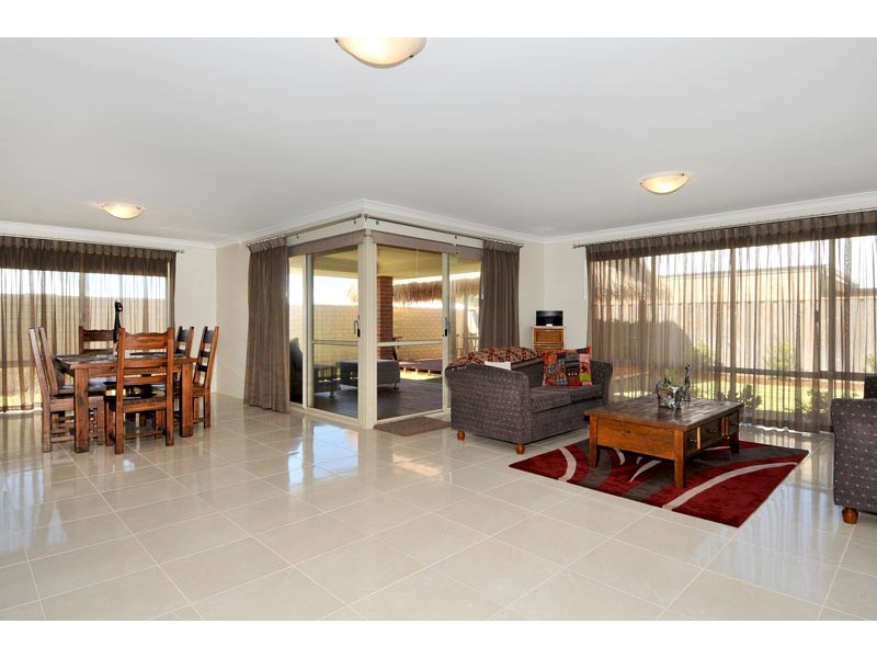 1 Varia Way, Halls Head WA 6210