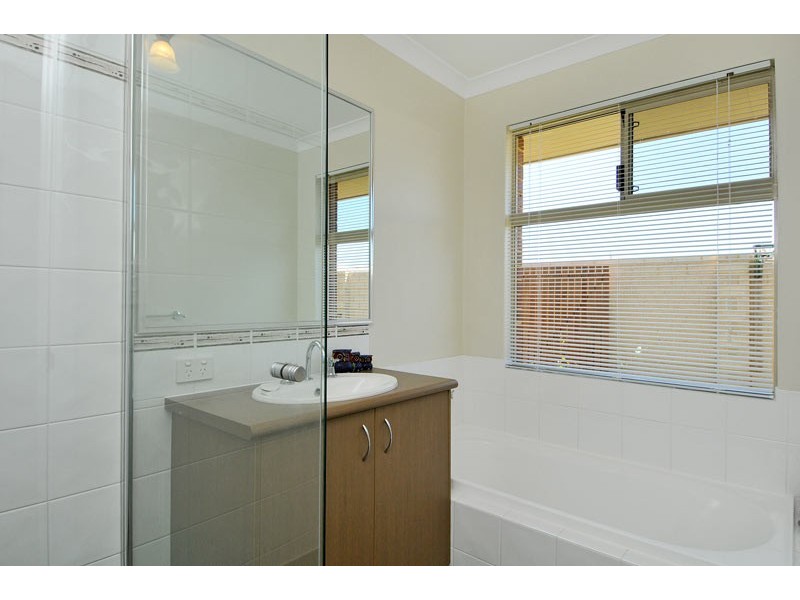 1 Varia Way, Halls Head WA 6210