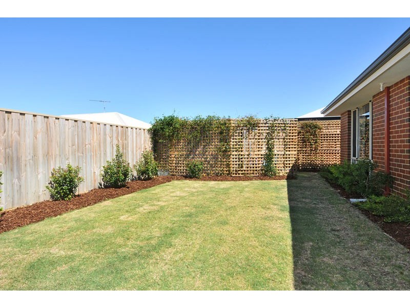 1 Varia Way, Halls Head WA 6210