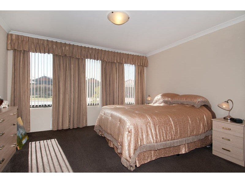 12 Grasshill Grange, Halls Head WA 6210