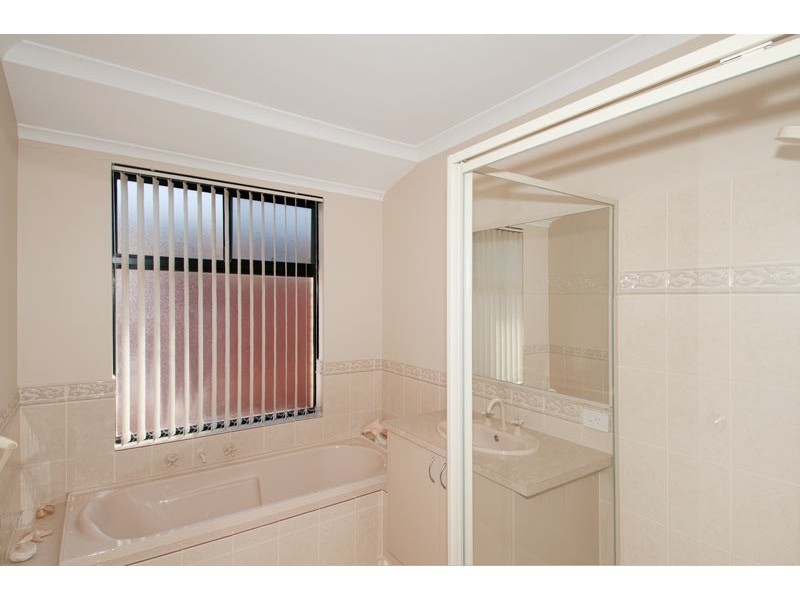 12 Grasshill Grange, Halls Head WA 6210