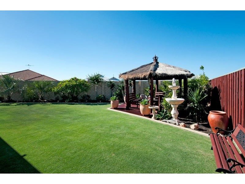 12 Grasshill Grange, Halls Head WA 6210