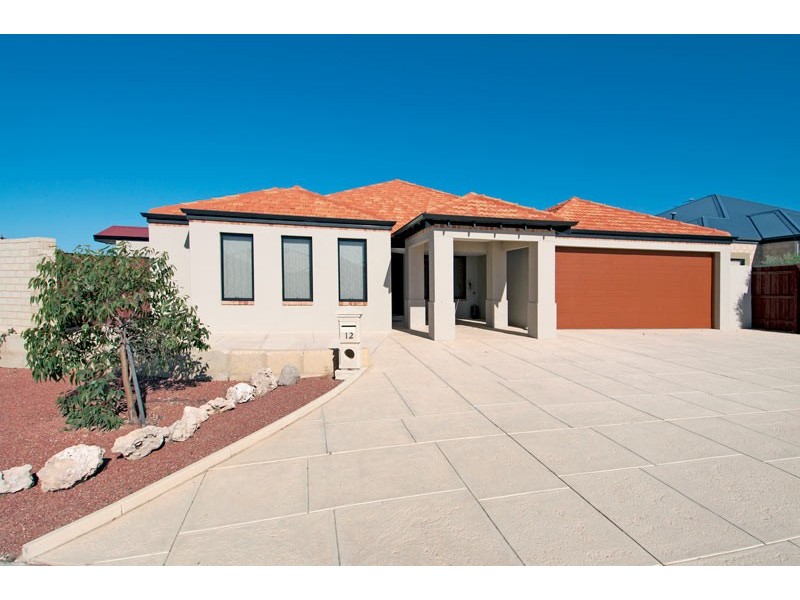 12 Grasshill Grange, Halls Head WA 6210