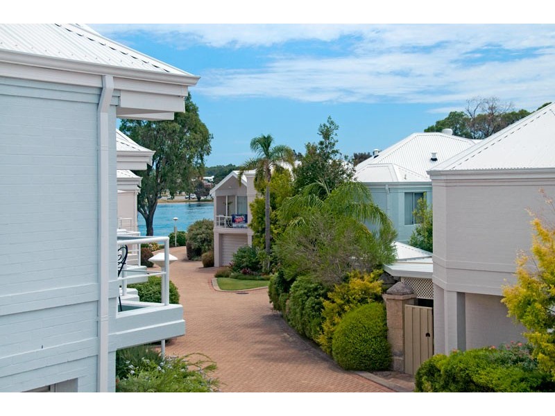 3/3 Leslie Street, Dudley Park WA 6210