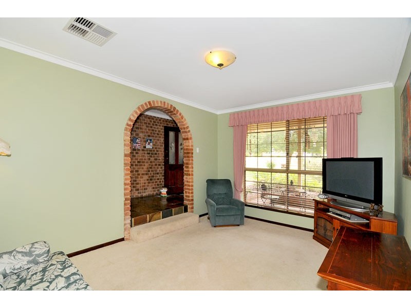 4 Yorrell Place, Halls Head WA 6210