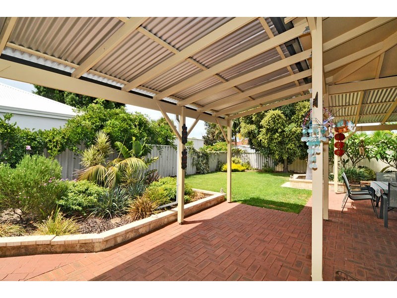 4 Yorrell Place, Halls Head WA 6210