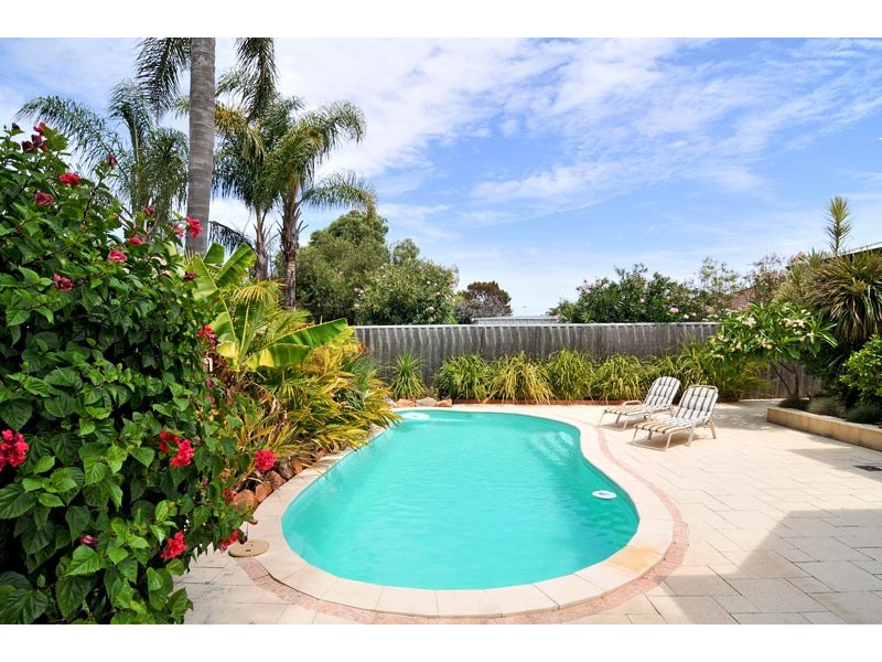 4 Yorrell Place, Halls Head WA 6210