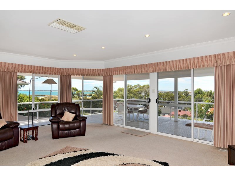 10 Hill Street, Halls Head WA 6210