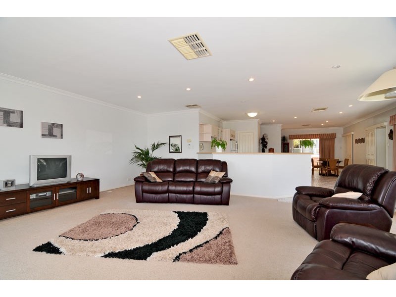 10 Hill Street, Halls Head WA 6210