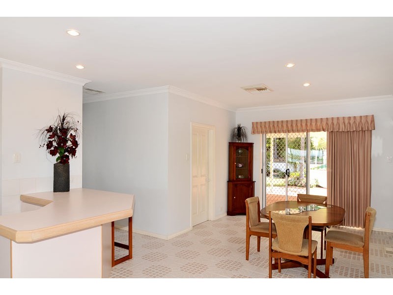 10 Hill Street, Halls Head WA 6210