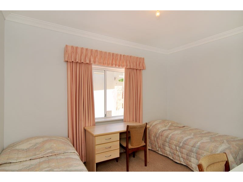 10 Hill Street, Halls Head WA 6210