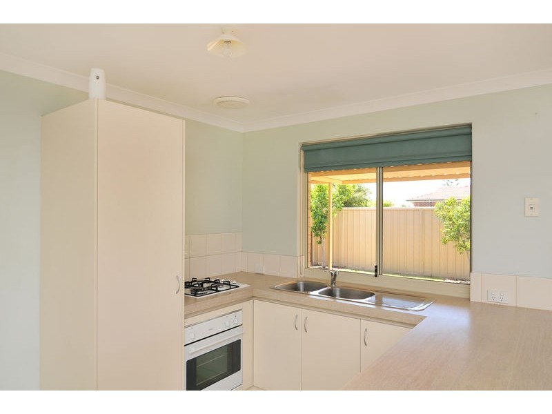 127 Peelwood Parade, Halls Head WA 6210