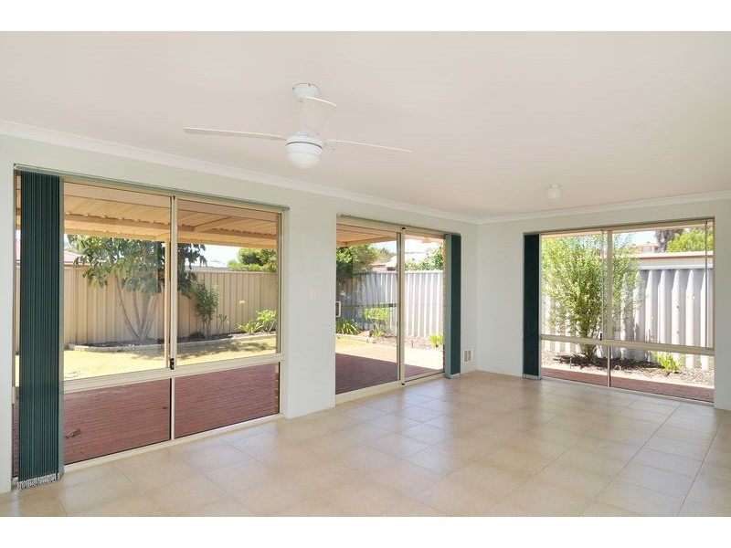 127 Peelwood Parade, Halls Head WA 6210