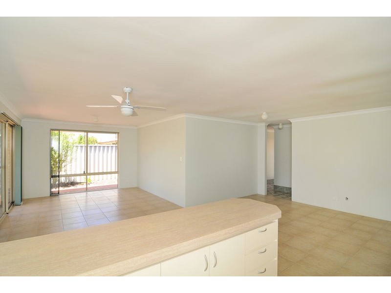 127 Peelwood Parade, Halls Head WA 6210