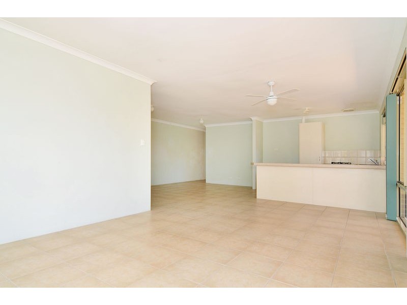 127 Peelwood Parade, Halls Head WA 6210